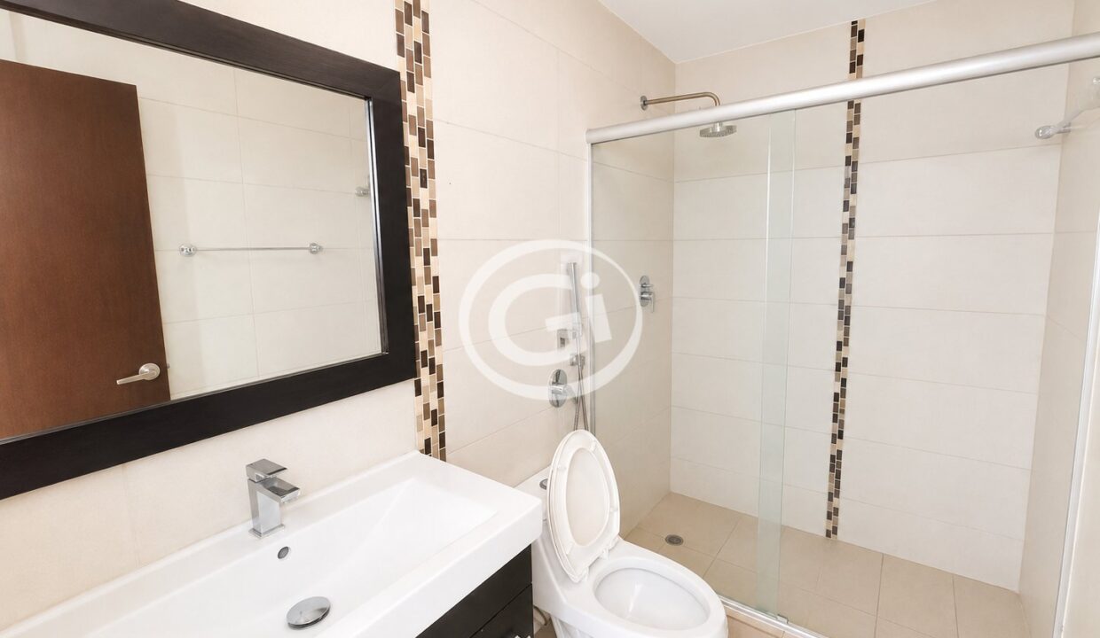 9. Baño Habitacion Principal Venta Kings Park (Reposeido Banitsmo)