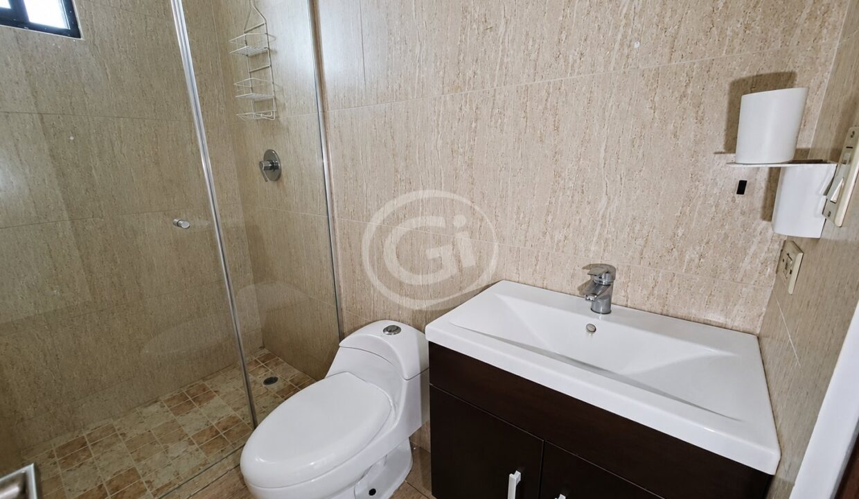 9. Baño Habitacion Secundaria Venta Apartamento Terrazas del Rey Condado del Rey