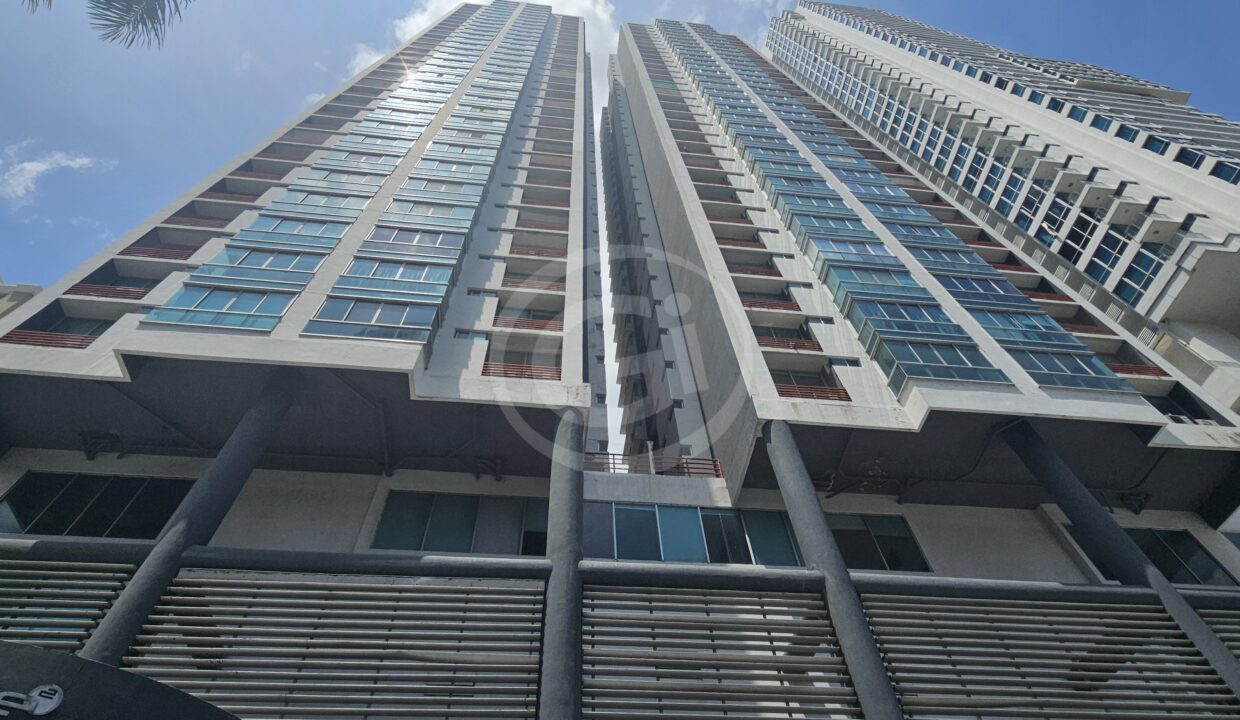 1. Edificio Fachada Sol del Este Venta Apartamento Reposeído Banistmo