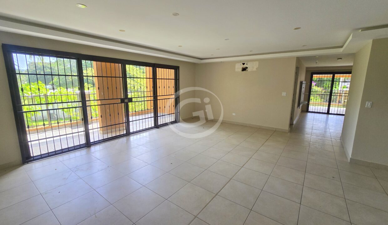 1. Sala-Comedor. Embassy Club Remate Bancario