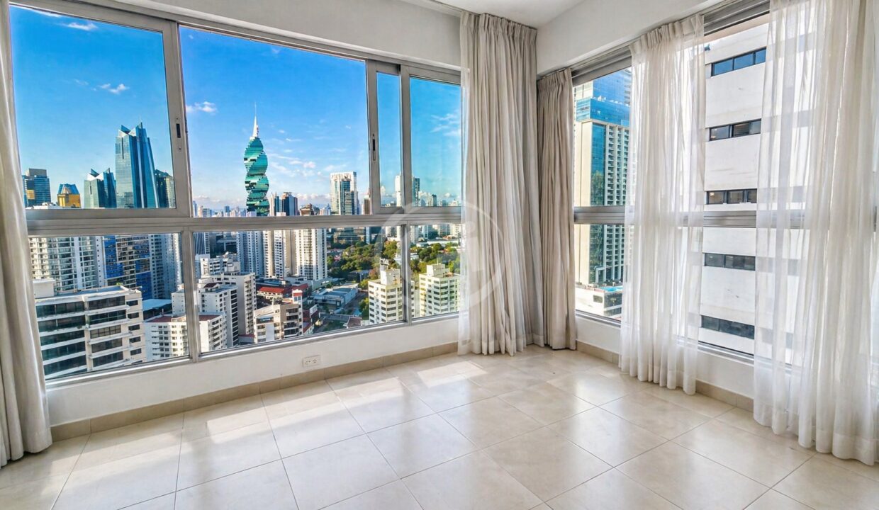 1. Sala-Comedor. Remate Bancario Grand Bay Avenida Balboa