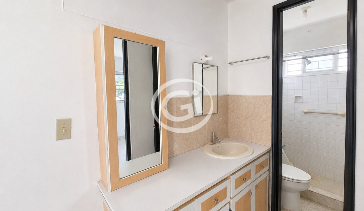 10. Baño exterior alquiler la prosperidad
