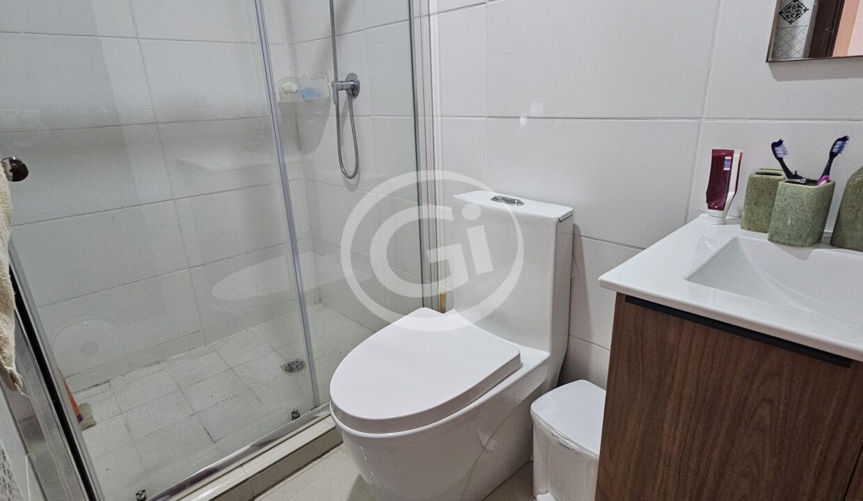 11. Baño recámara principal. WorldWide Plaza apartamento. Alquiler