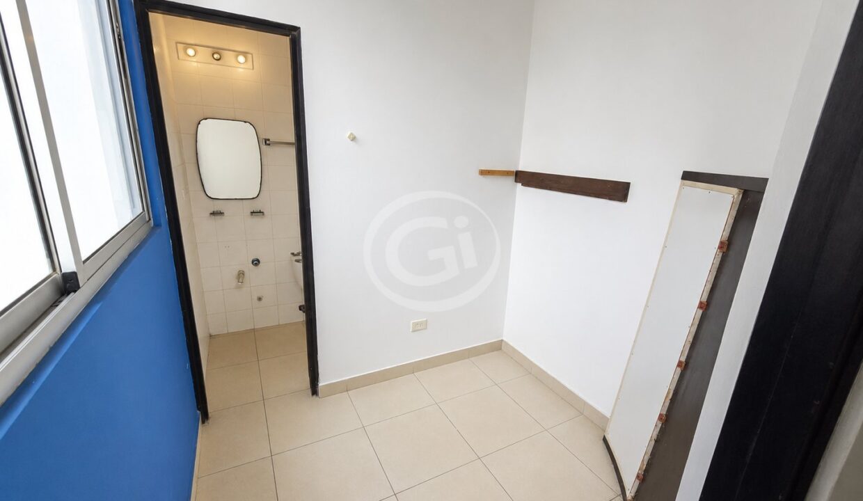 12. Cuarto y baño de Empleada (4)
