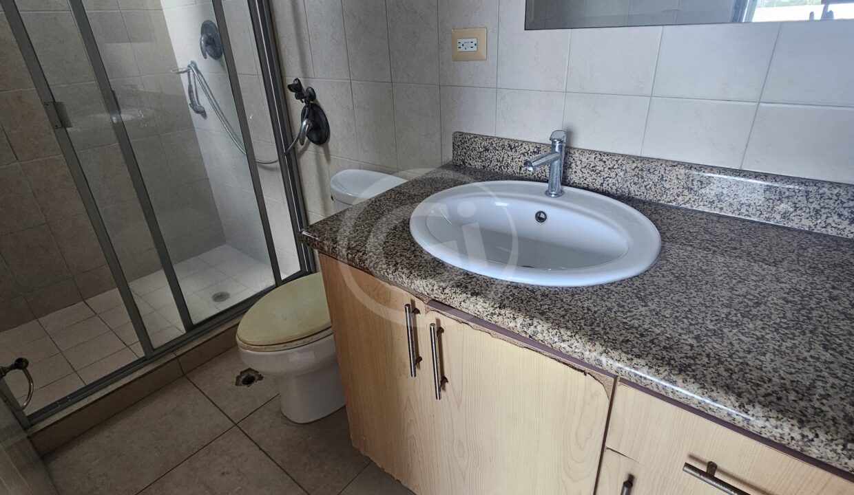 13. Baño secundario Sol del Este Venta Apartamento Reposeído Banistmo