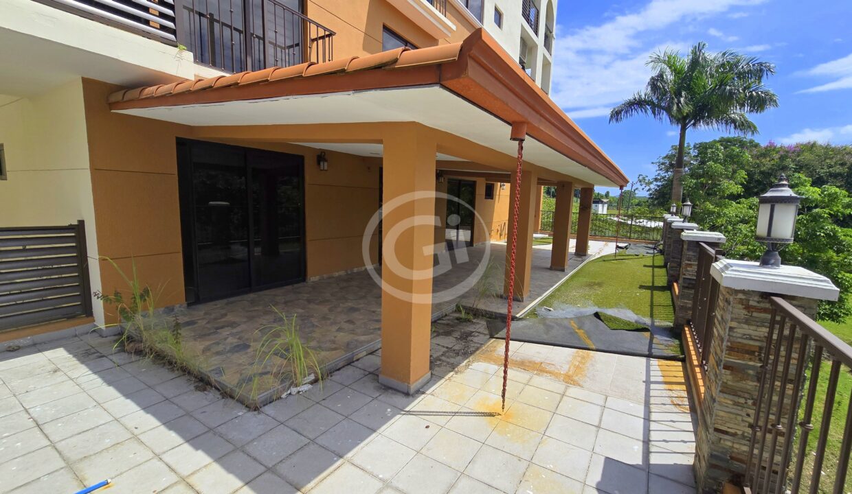 13. Terraza. Embassy Club Remate Bancario