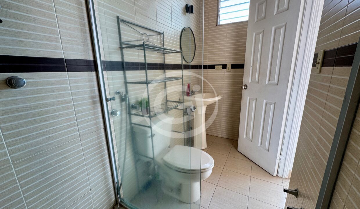 14. Baño venta apartamento Tower Park Altos del Golf