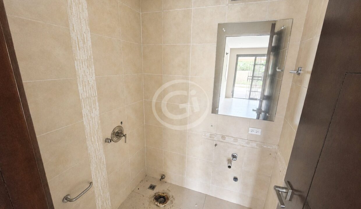 15. Baño de Visitas. Embassy Club Remate Bancario