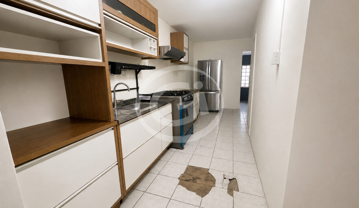 15. Cocina venta casa Santa Elena, Parque Lefevre