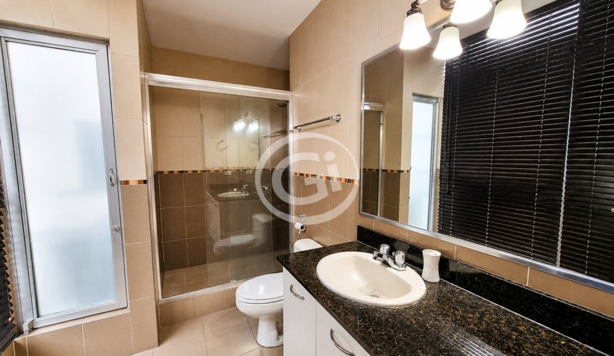 16. Baño habitacion principal Alquiler Bayfront