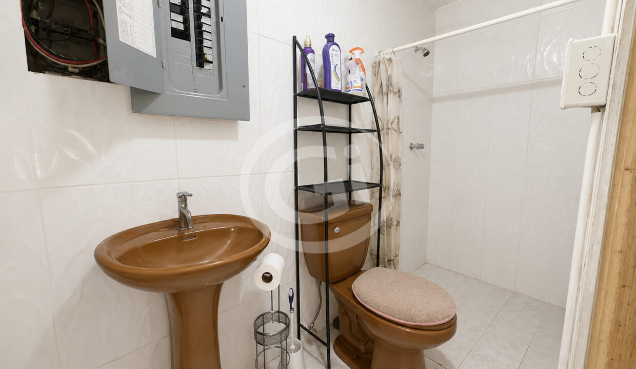 17. Baño venta casa Santa Elena, Parque Lefevre