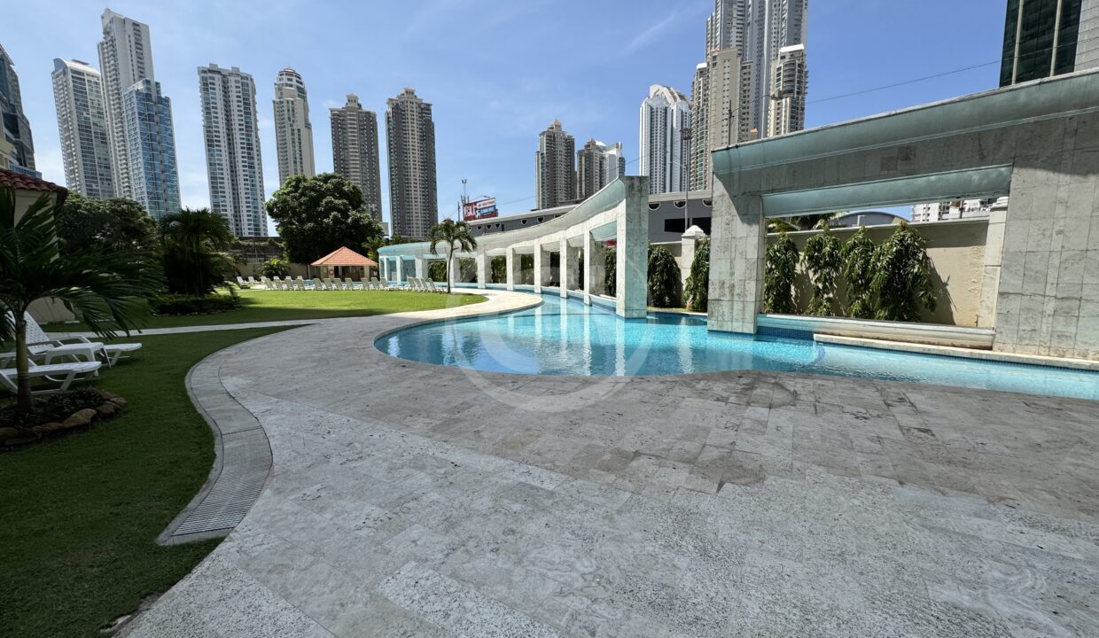18. Piscina Costa Pacífica Venta reposeído Banistmo
