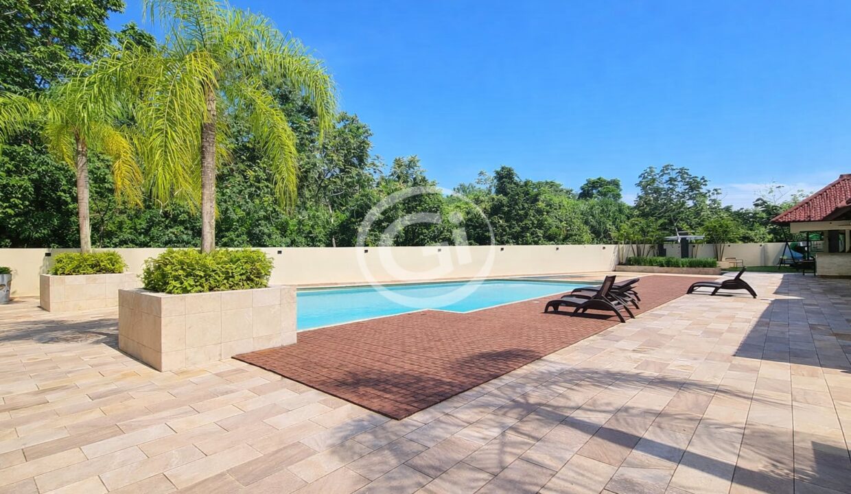 18. Piscina venta Green Park reposeido