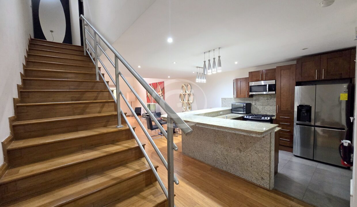 19. Escalera. Embassy Club Loft en Alquiler Clayton