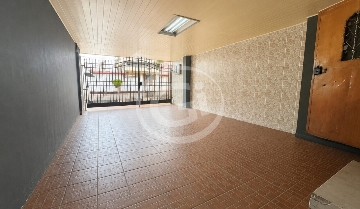 2. Estacionamiento venta casa Santa Elena, Parque Lefevre