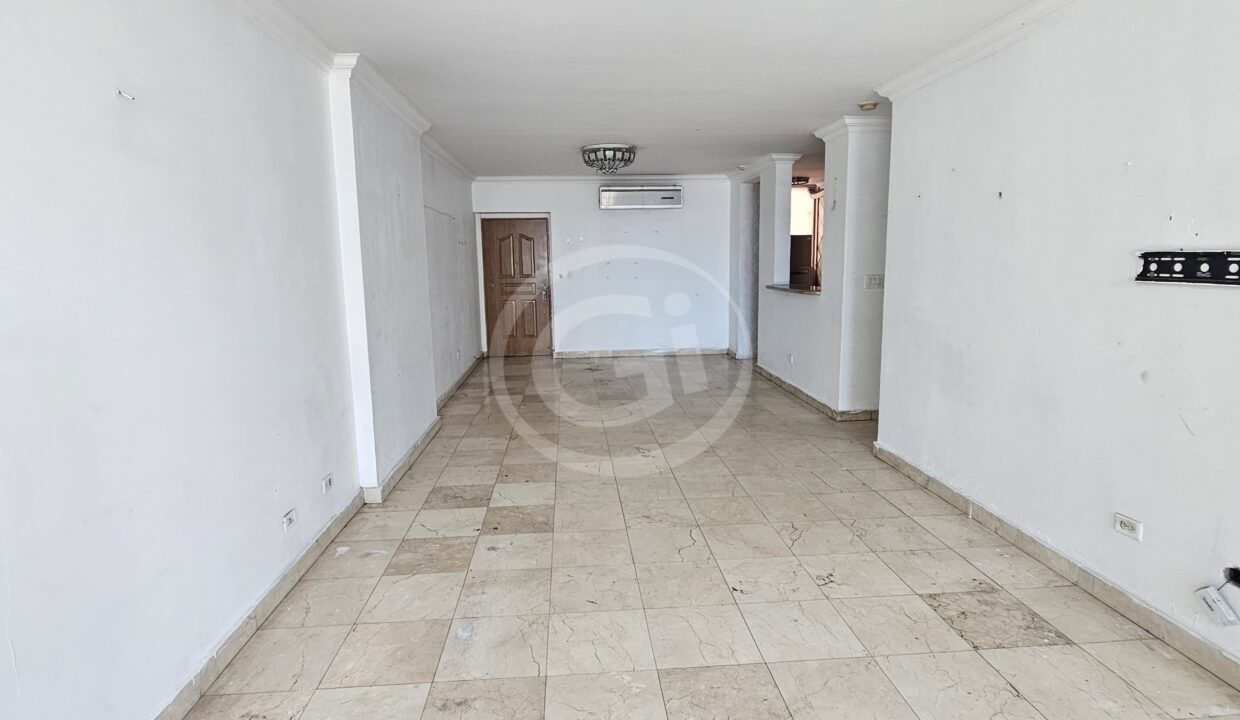 2. Sala Comedor puerta entrada Apartamento Costa Pacífica Venta reposeído Banistmo