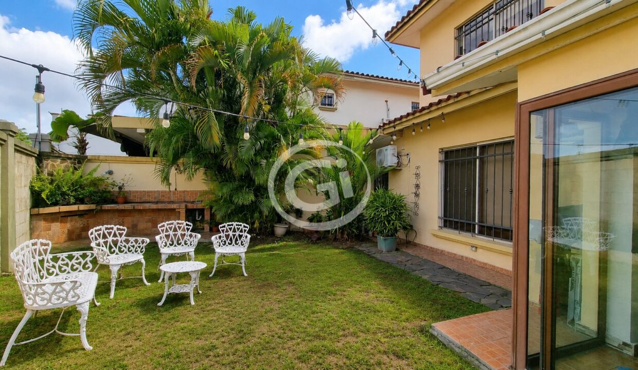 20. Patio trasero Venta Casa Paseo Dorado