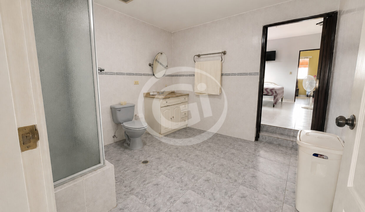 23. Baño venta casa Santa Elena, Parque Lefevre