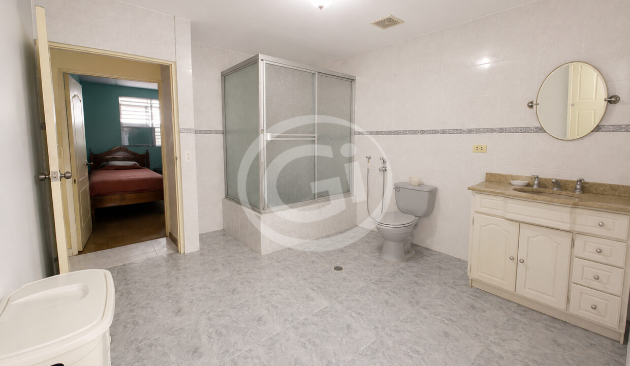 24. Baño venta casa Santa Elena, Parque Lefevre