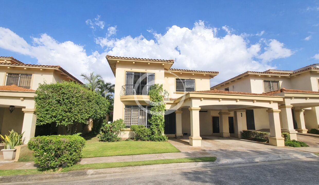 24. Fachada Venta Casa Paseo Dorado