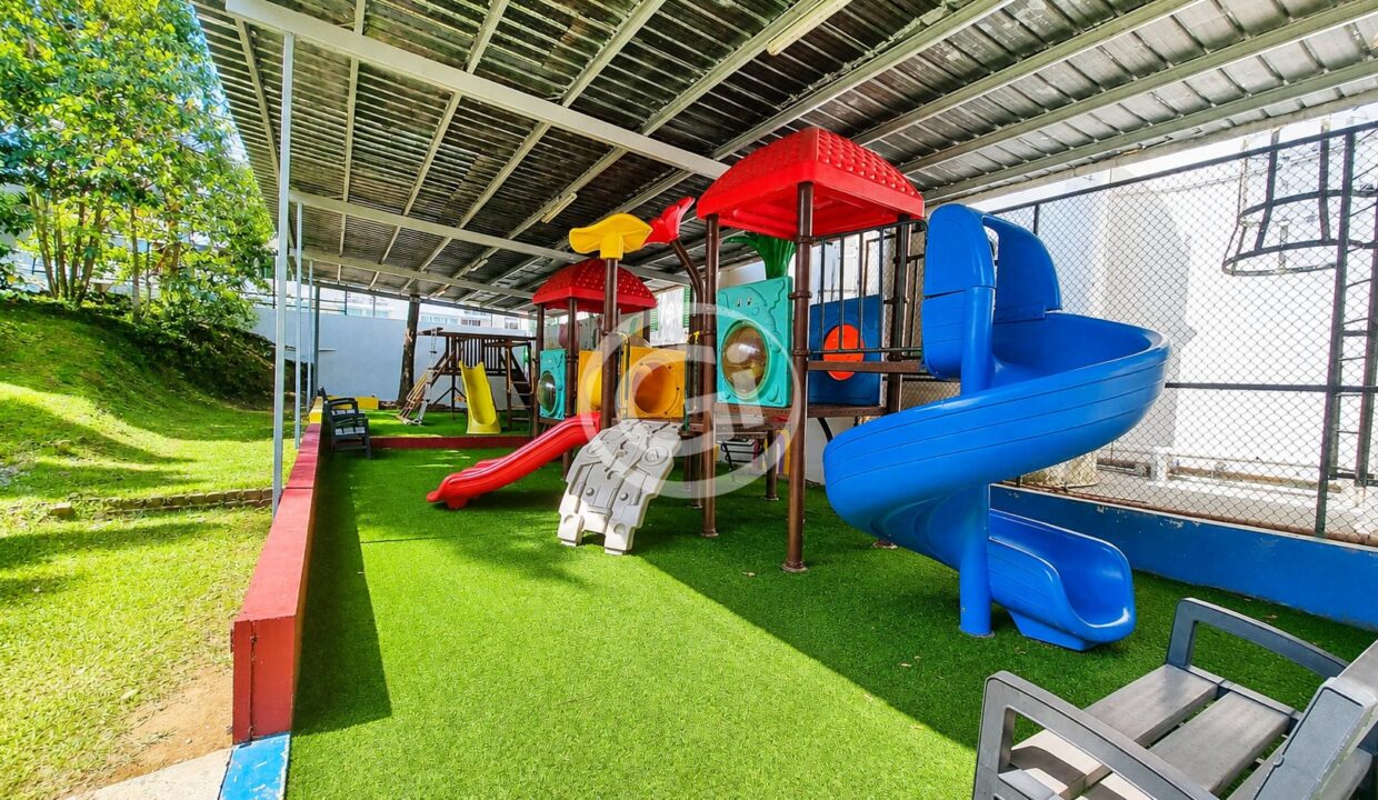 24. Parque infantil 2 venta Green Park reposeido