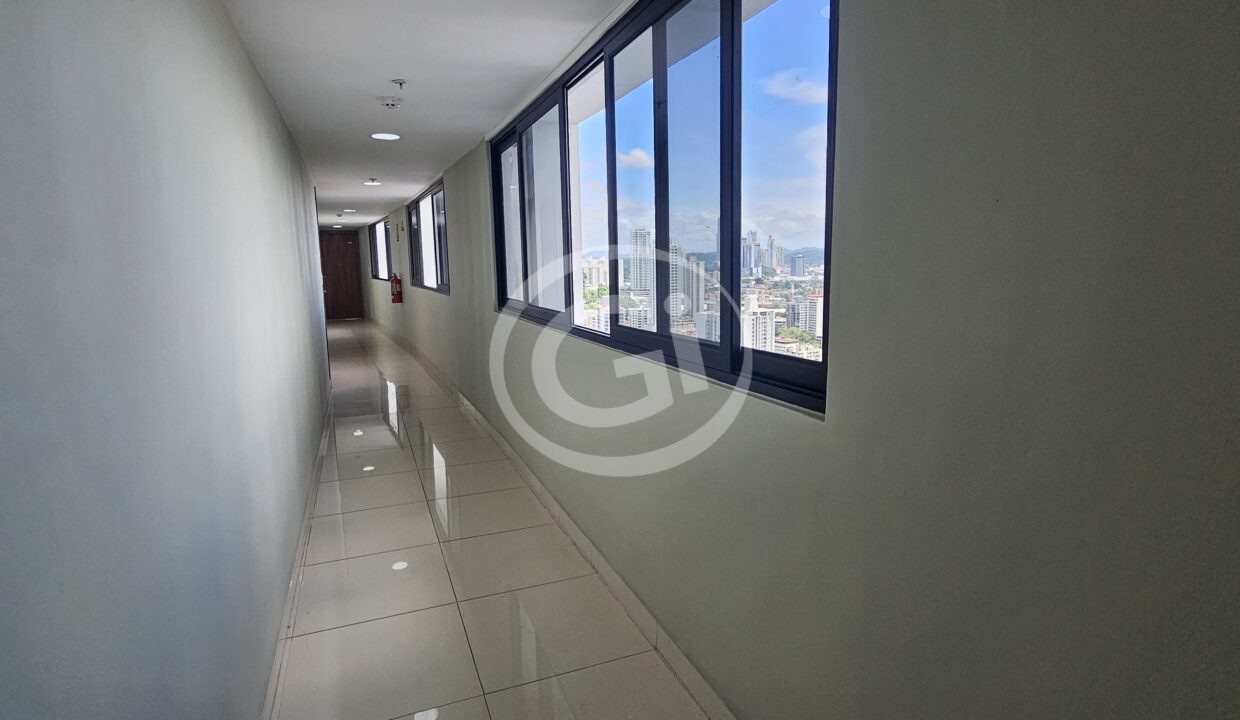 25. Pasillo en pisos. WorldWide Plaza apartamento. Alquiler
