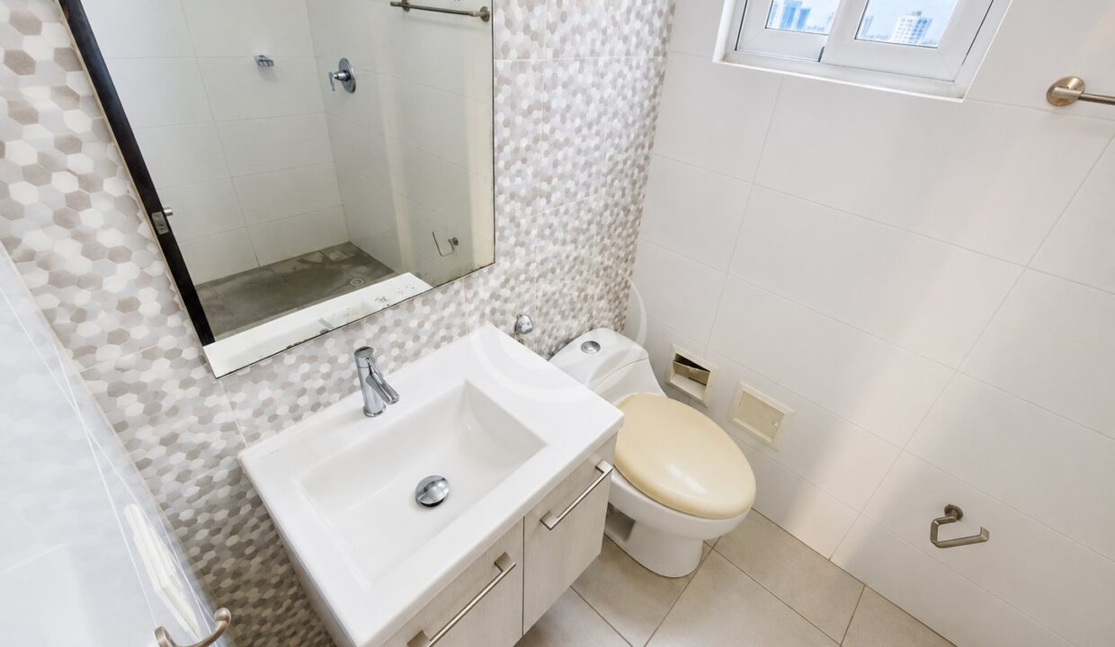 27. Baño Compartido (1)