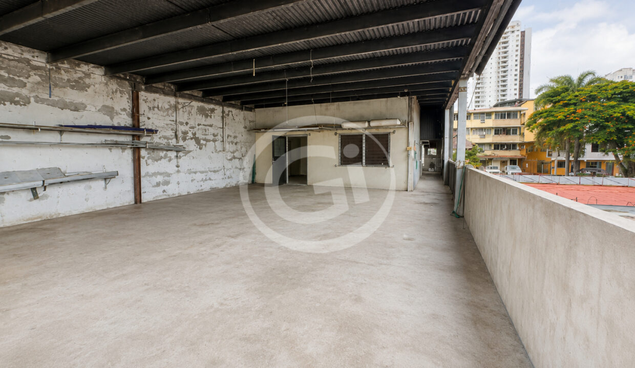 28. Terraza posterior venta casa Santa Elena, Parque Lefevr