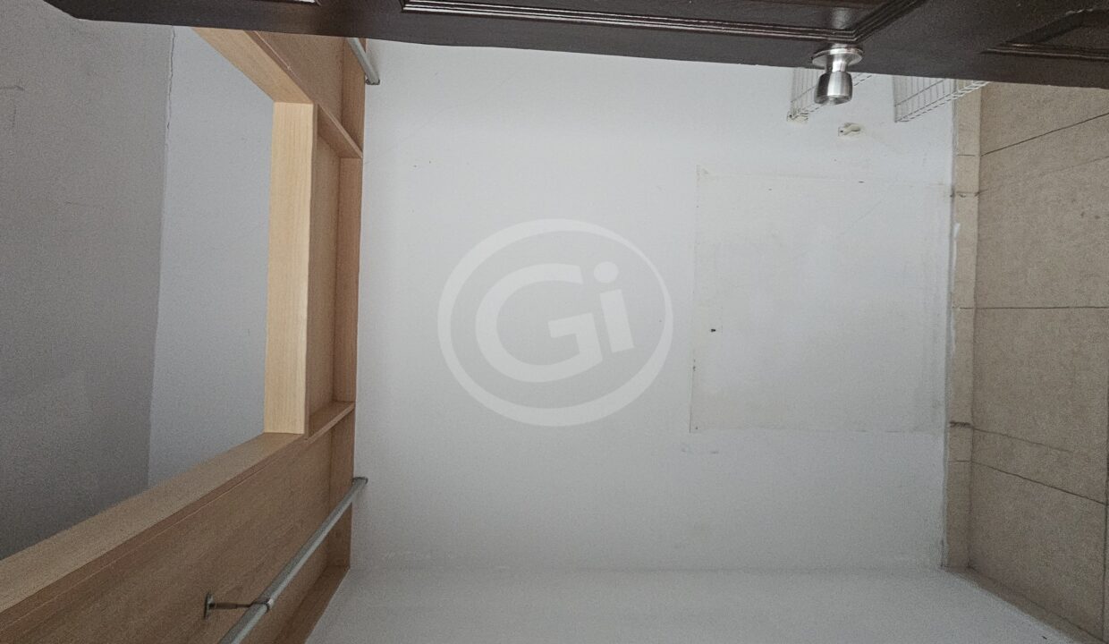 34. Walk-in closet habitación principal Sol del Este Venta Apartamento Reposeído Banistmo