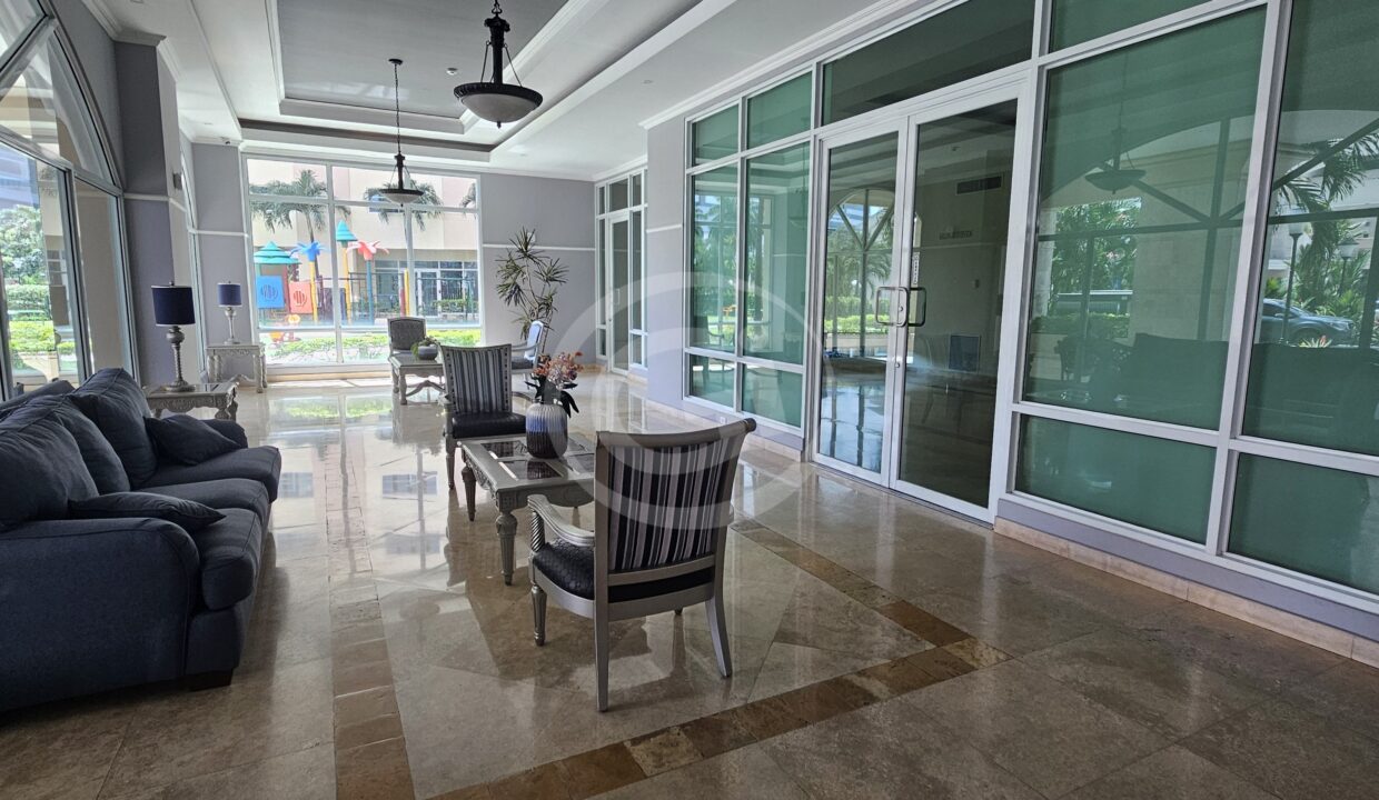 4. Lobby Costa Pacífica Venta reposeído Banistmo