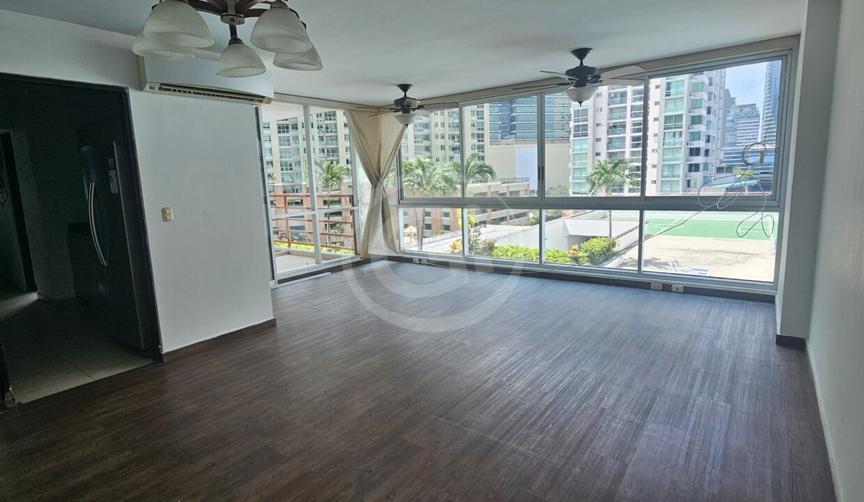 4. Sala comedor Sol del Este Venta Apartamento Reposeído Banistmo
