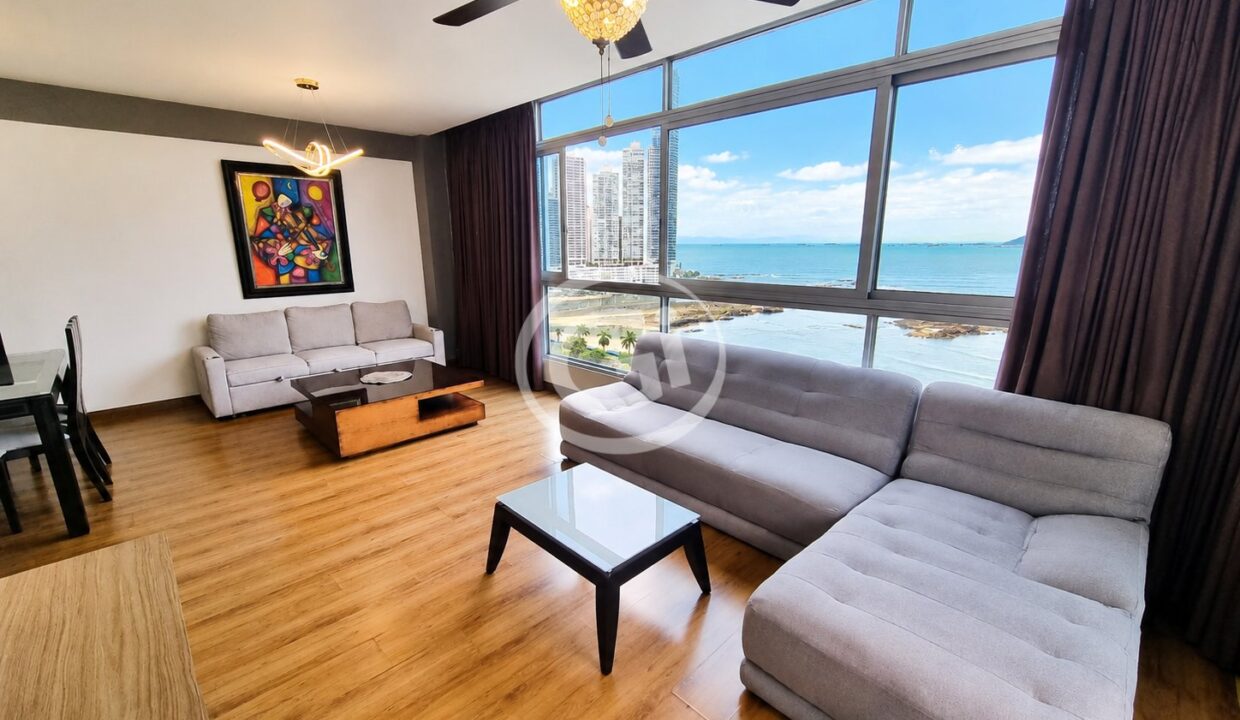 5. Sofa Alquiler Bayfront