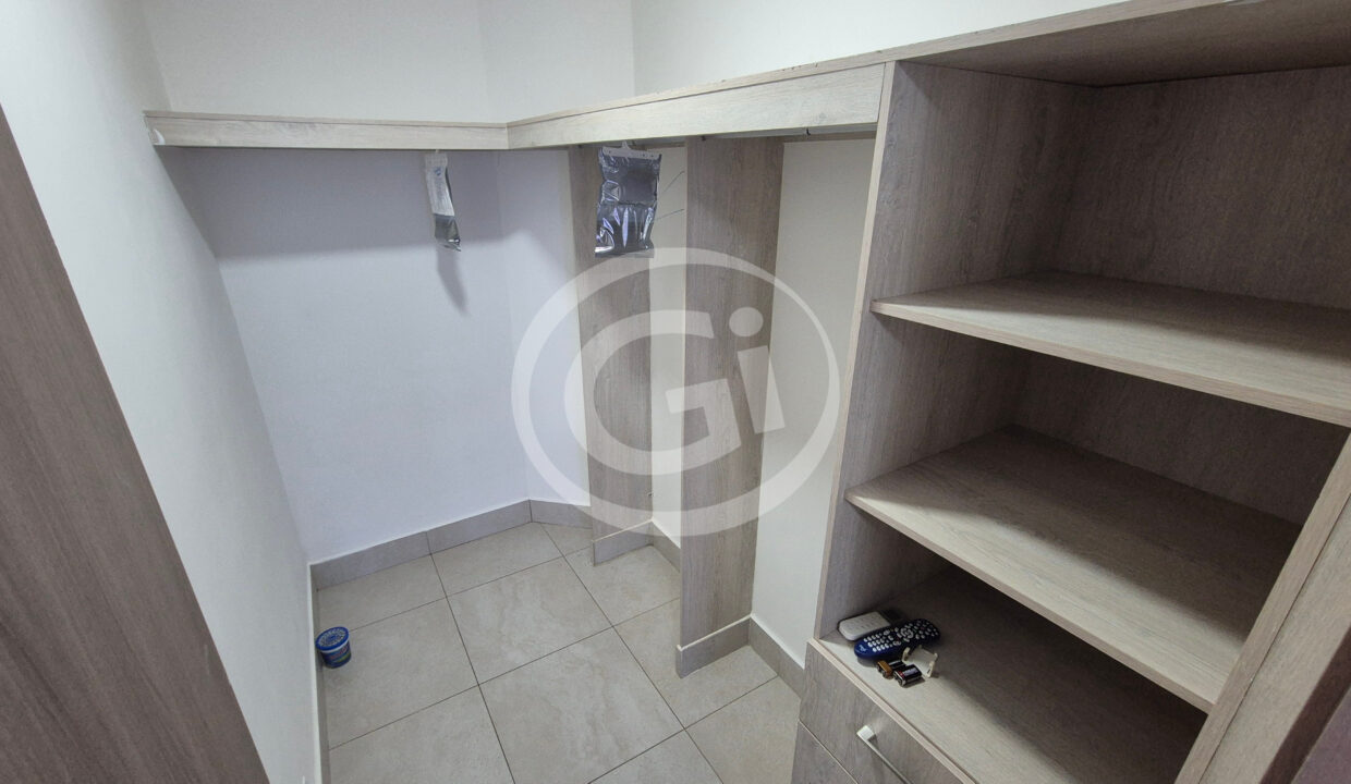 6 walk in closet Pacific Hills Elite 26A