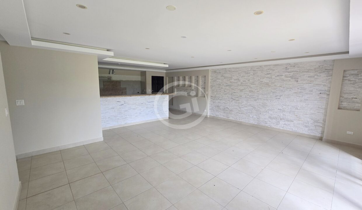 6. Sala-Comedor. Embassy Club Remate Bancario