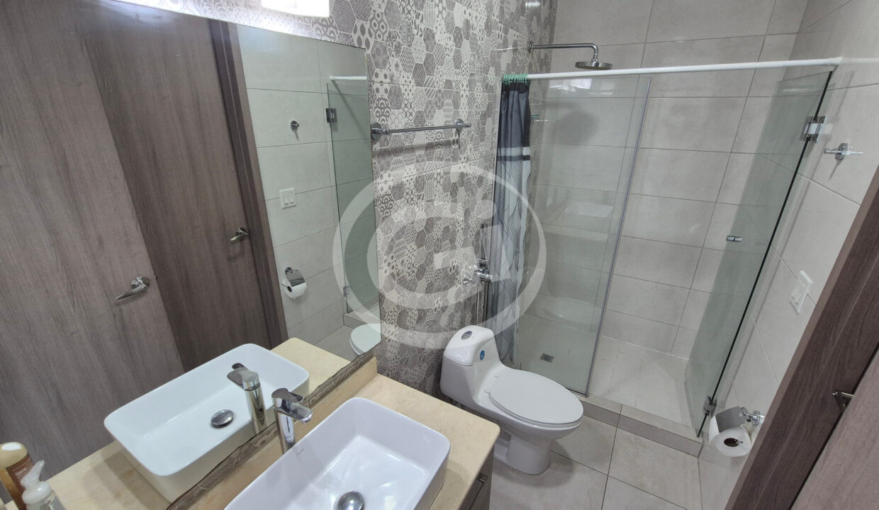 7 baño Pacific Hills Elite 26A