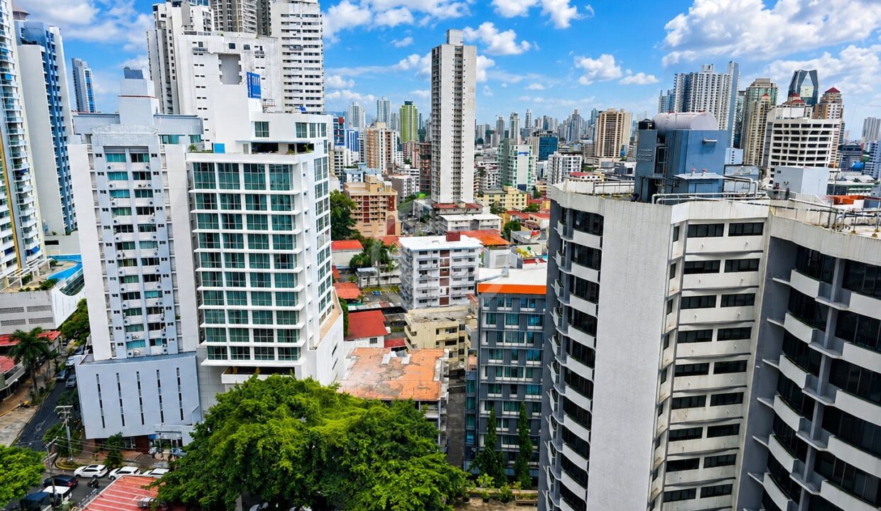 7. Balcón (3)