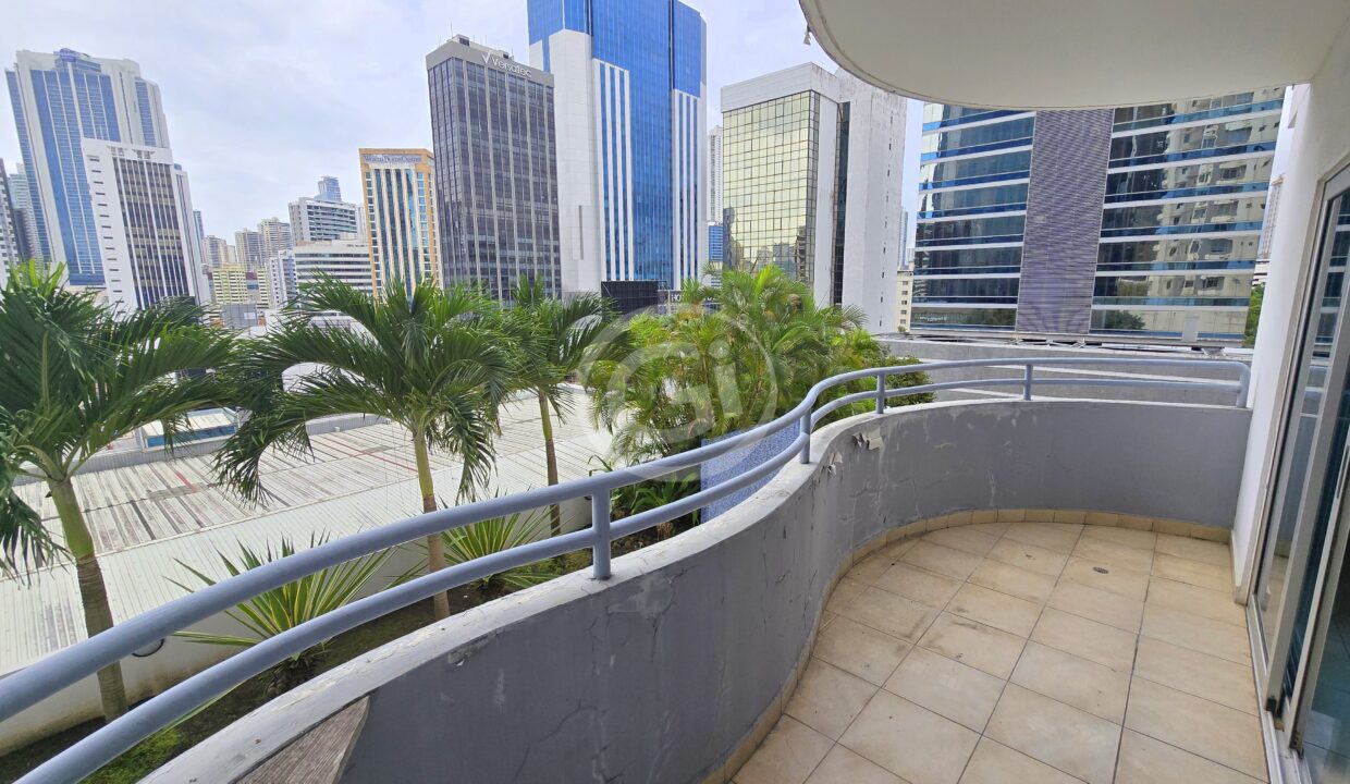 7. Balcón (5)
