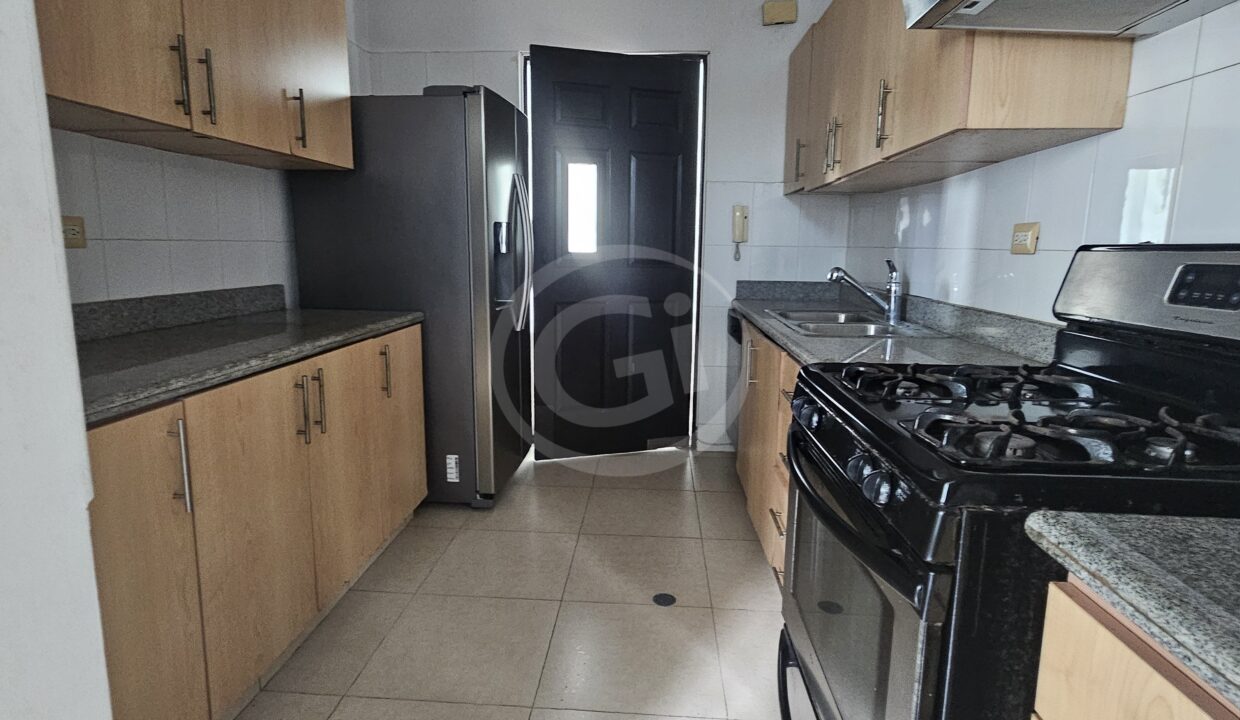 7. Cocina Sol del Este Venta Apartamento Reposeído Banistmo
