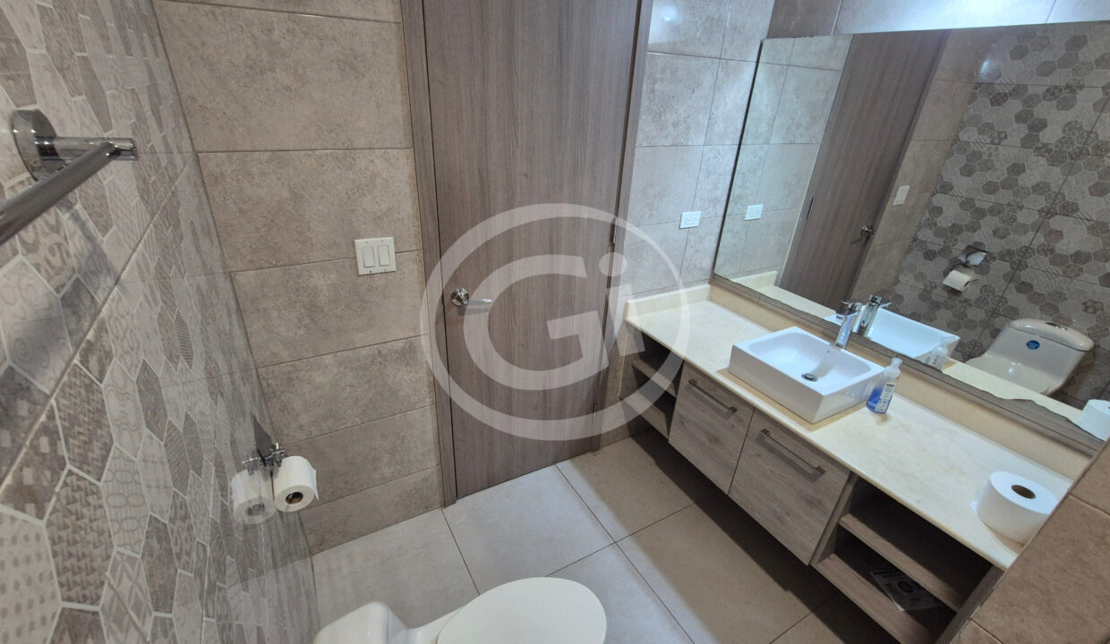 8 baño Pacific Hills Elite 26A