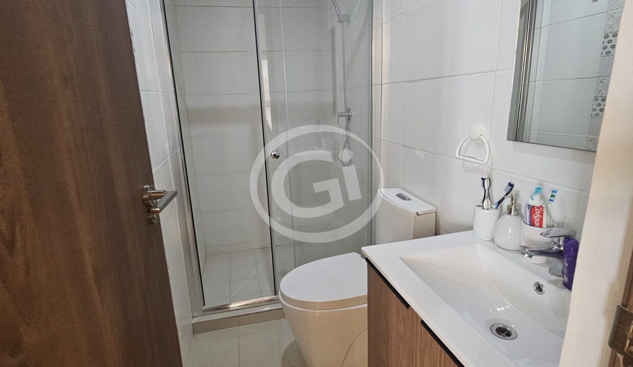 8. Baño secundario. WorldWide Plaza apartamento. Alquiler