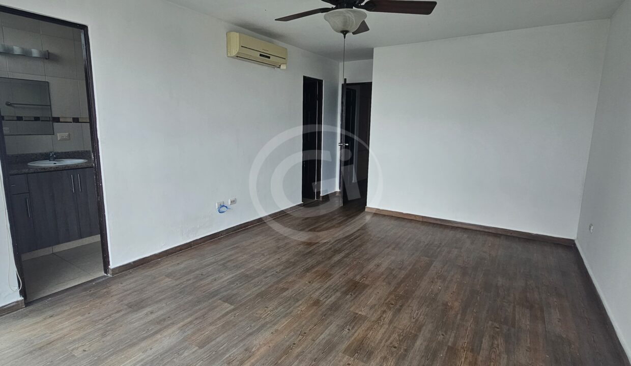 8. Habitación Pincipal con walk-in closet y baño Sol del Este Venta Apartamento Reposeído Banistmo