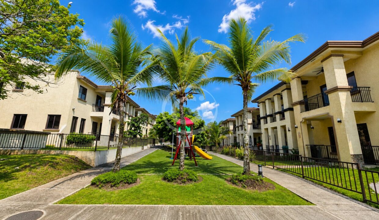 1. TownHomes. Casa en Venta. Embassy Club Clayton