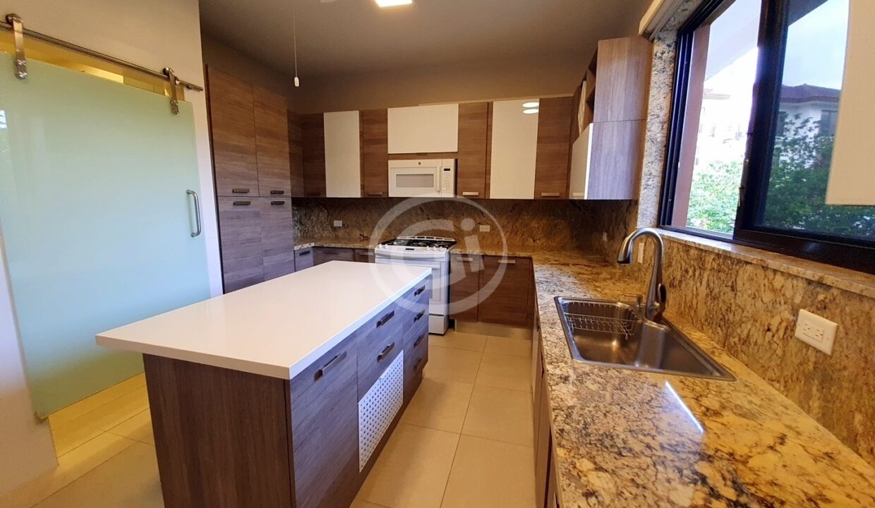10. Cocina. Alquiler Embassy Club. Clayton