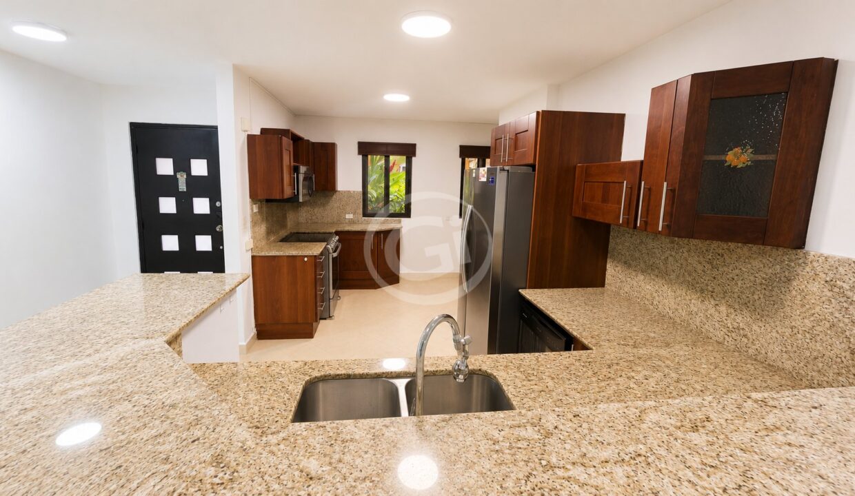 10. Cocina. Embassy Club. Clayton. Venta Courtyard Planta Baja