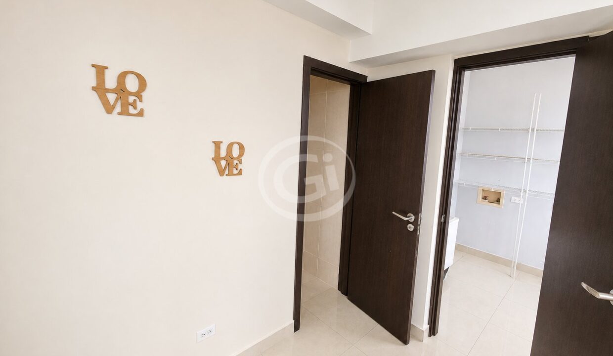 10. Cuarto y Baño de Empleada (6)