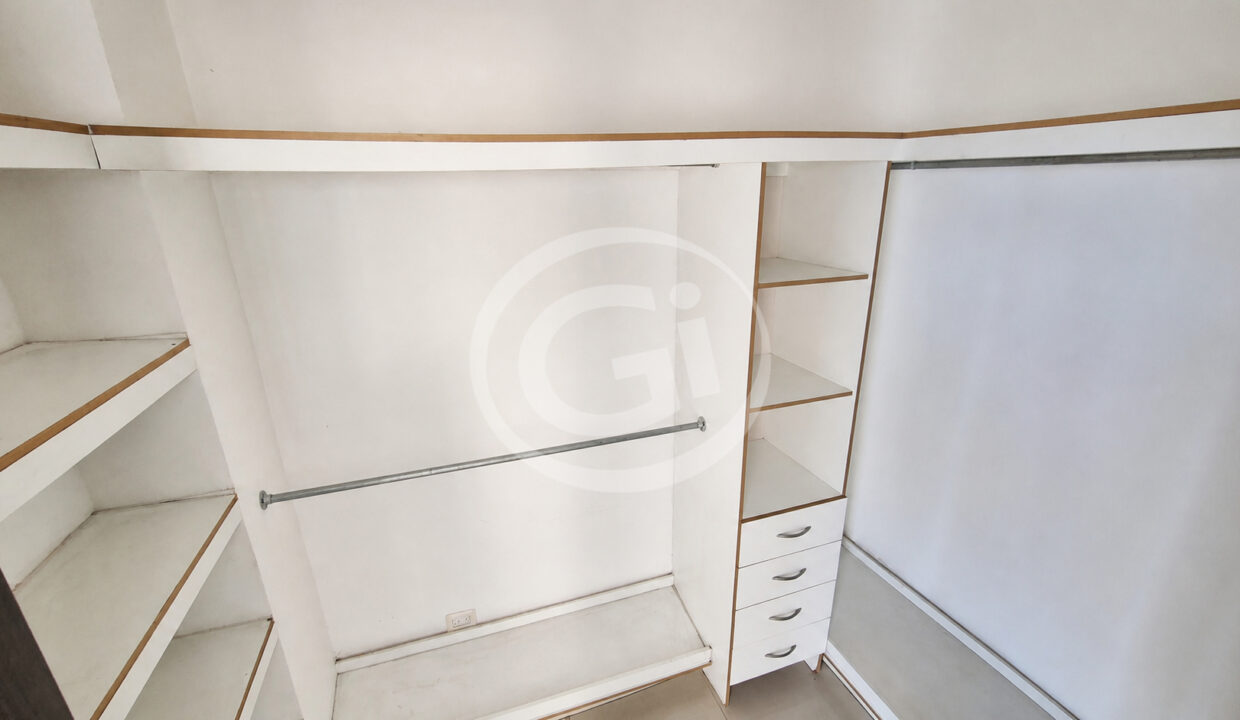 11 Walk in closet - 20260807_160524