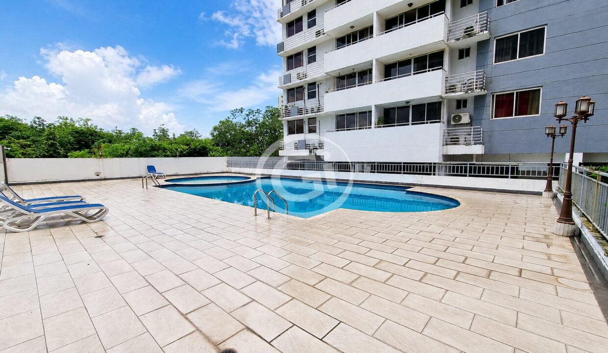 11. Piscina