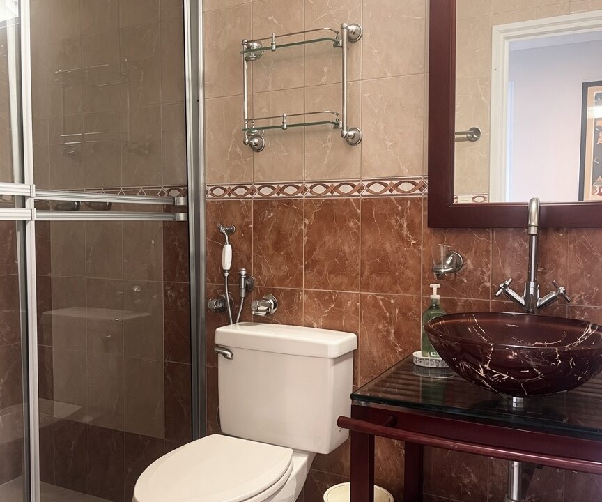 12. Baño Habitacion Secundaria Apartamento Venta Siglo XXI Loceria