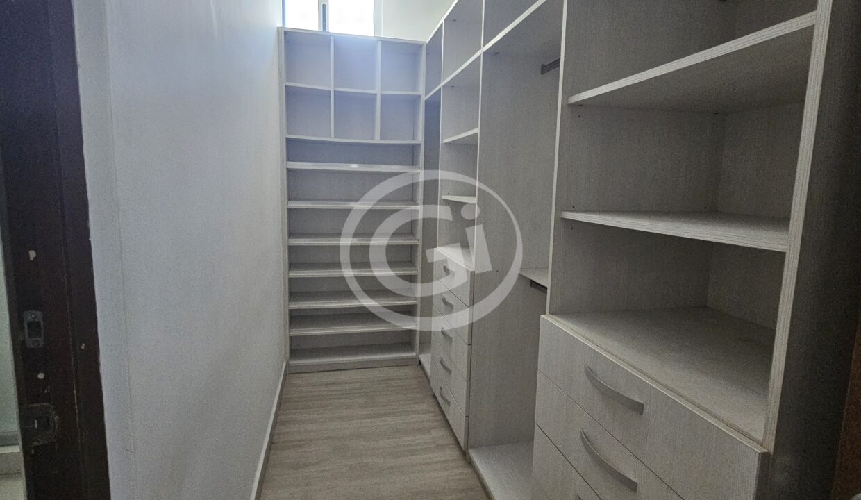 12. Walk-in Closet Elevation Tower apartamento venta Reposeído Banistmo