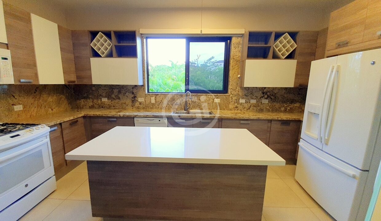 13. Cocina. Alquiler Embassy Club. Clayton